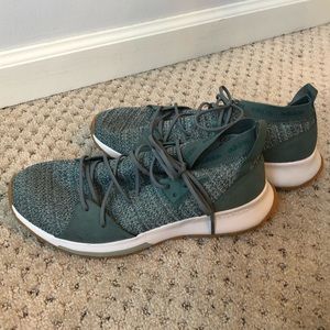 Adidas Women’s Quesa Shoe size 9 green